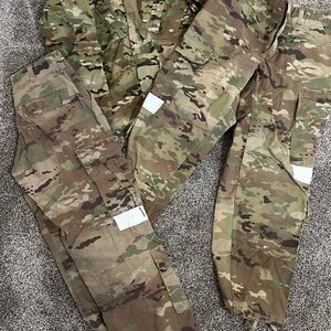 Women’s USAF Camouflage Cargo Pants and Jacket Lot Sz Small Regular